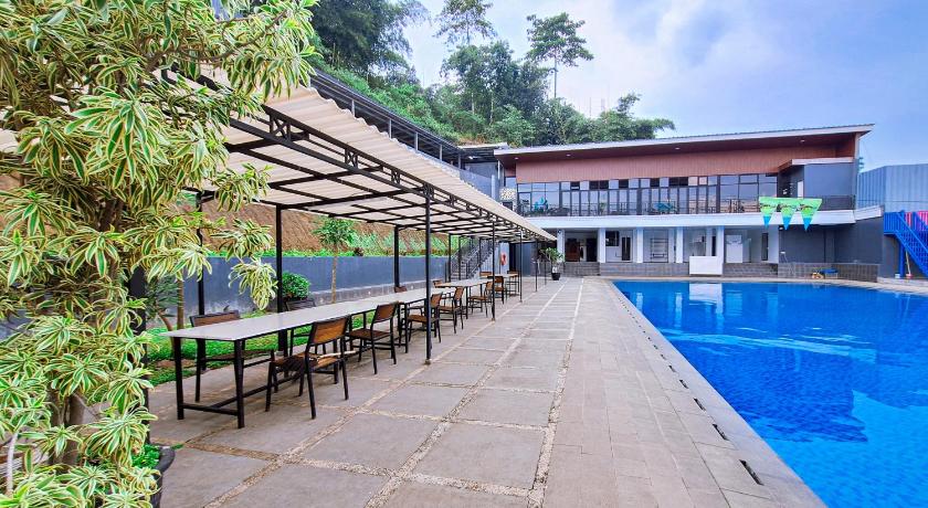 RedDoorz @ Rosa Glamping And Pool Ciparay - image 12