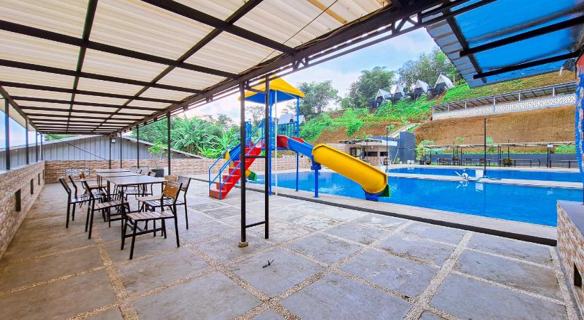 RedDoorz @ Rosa Glamping And Pool Ciparay - image 6