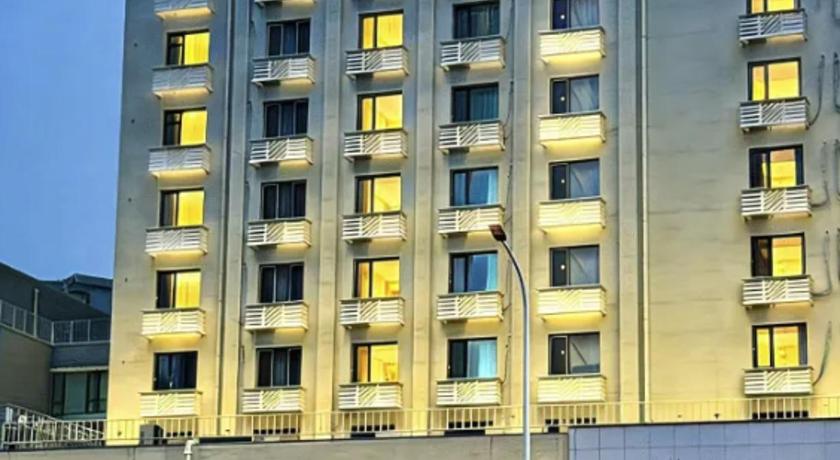 Ibis Tianjin Railway Station North Square Hotel