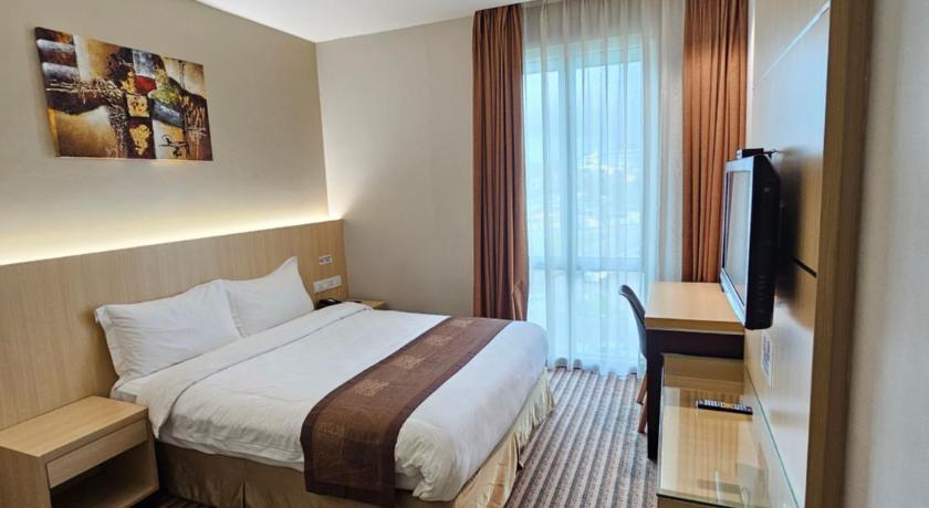 Image of Deluxe Double Room - Non-Smoking 3