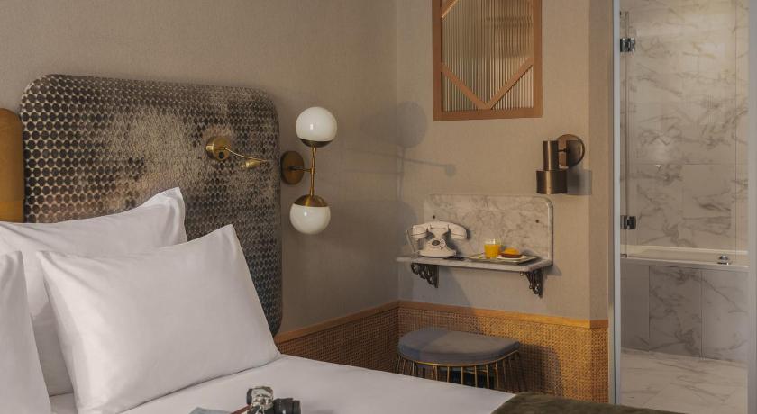 Image of Superior Double Room with Bath 5