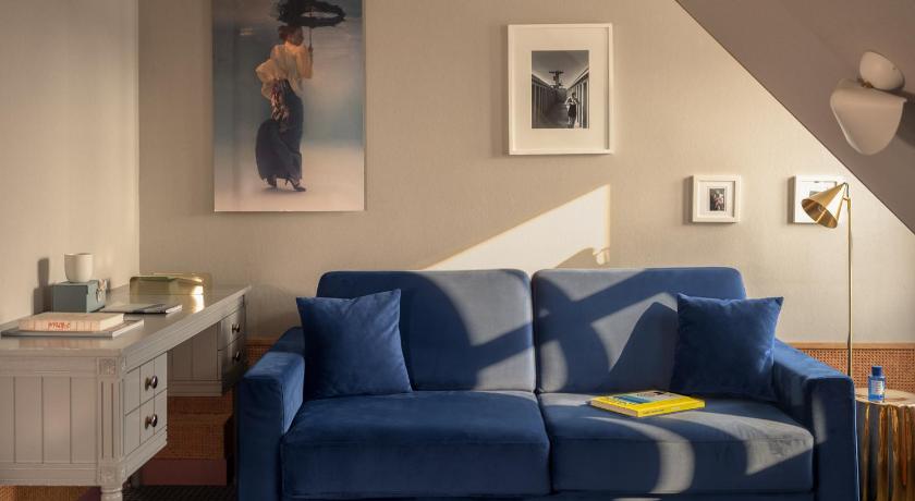 Image of Family Room 15