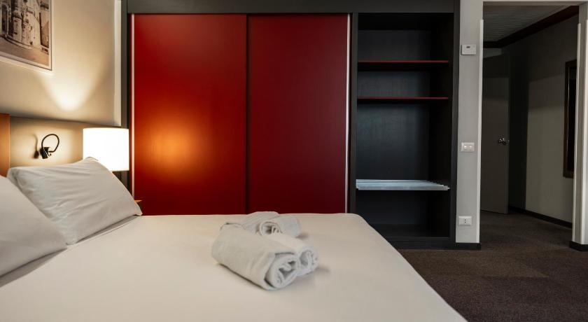 Image of Superior Room with One Double Bed, One Single Bed and Sofa Bed 4