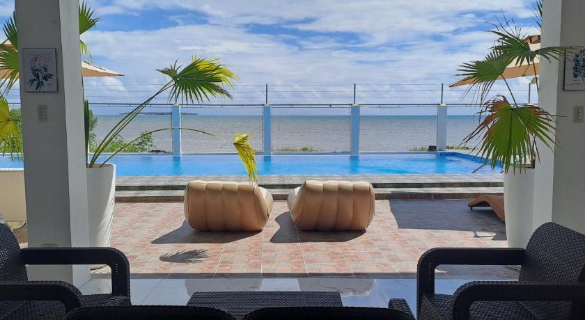 la caballa beach resort bar & grill - image 11