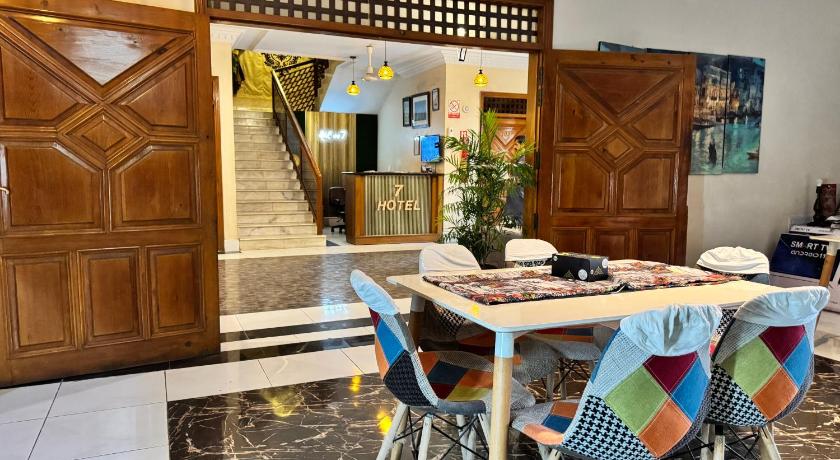 Hotel Seven 7 – Karachi, TX