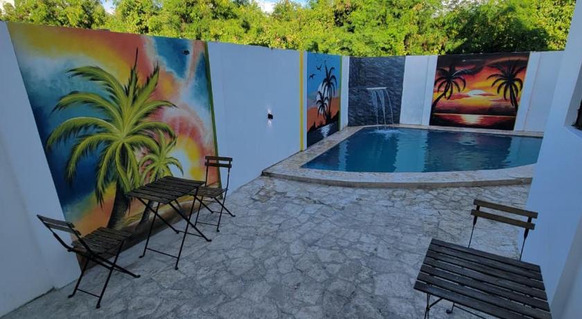 Hostal y Piscina