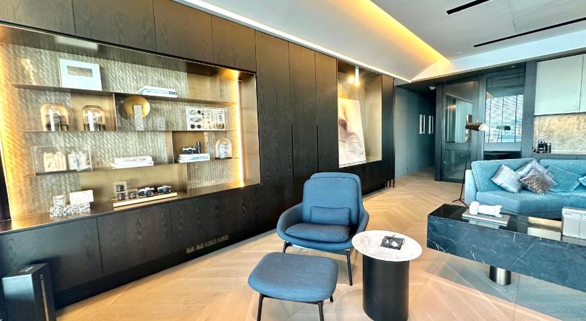 Image of Skyline Suite 6