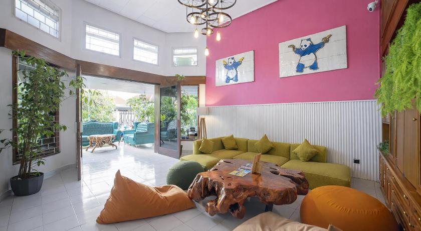 Snooze Hostel Malang - image 5
