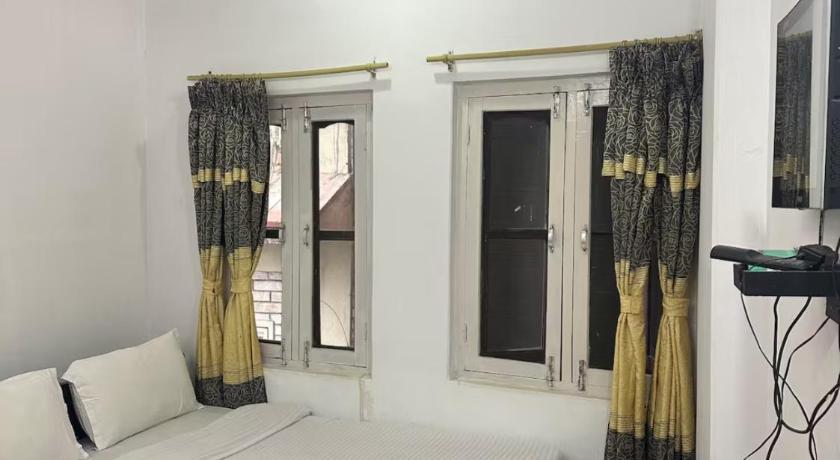 Hotel flora — Pokhara (2)