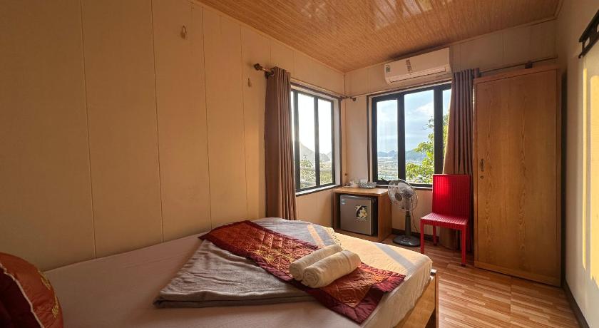 Image of Standard Double Mountain View 1