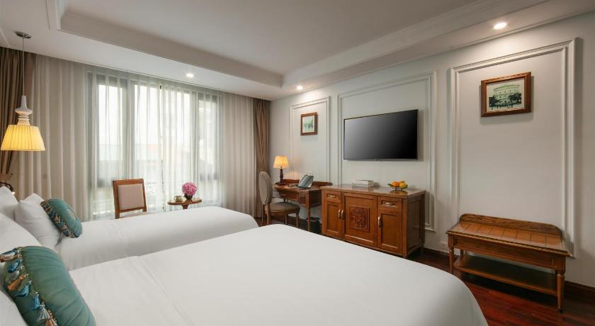 Image of Deluxe Triple City View 8