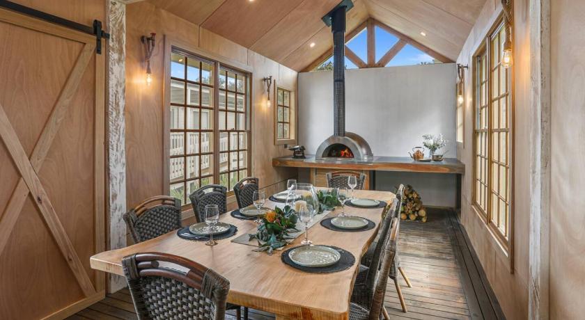 Galbraith Beach Studio 1 - steps away from beach