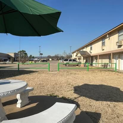 Wilberton Travelers Inn Motel Accommodation pool