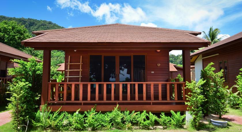 Image of Deluxe Sea View Villa (Second Row on Beach) 1