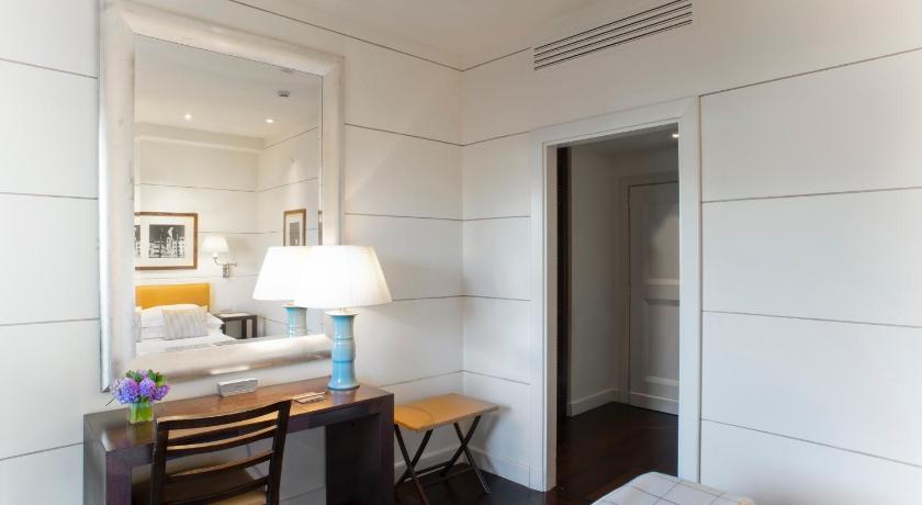 Image of Classic Double Room with City View 6