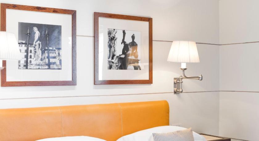 Image of Classic Double Room with Balcony 5