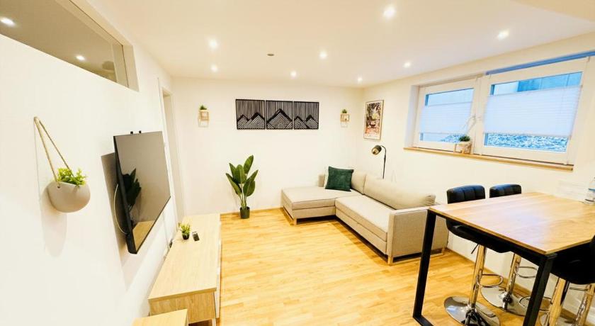 1,5-Zimmer, Top ausgestattet, 4 Pers, Souterrain, Self Check-in, Parkplatz, Netflix & Amazon Prime
