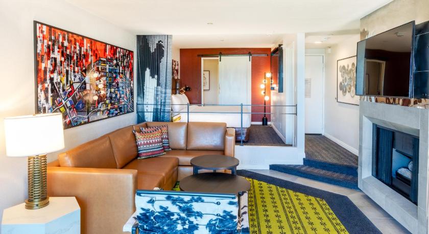 Image of Premier King Suite with Balcony 0
