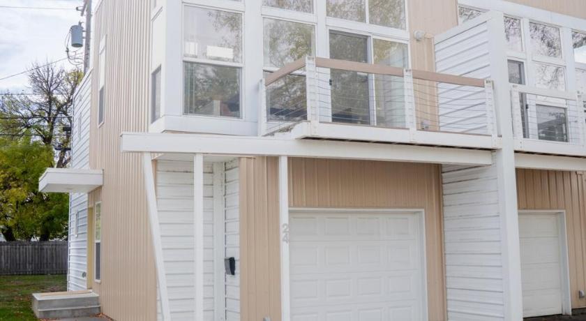 ビリングス (MT) Townhome Hospital District King Bed and Garage 3つ星 宿泊施設 客室