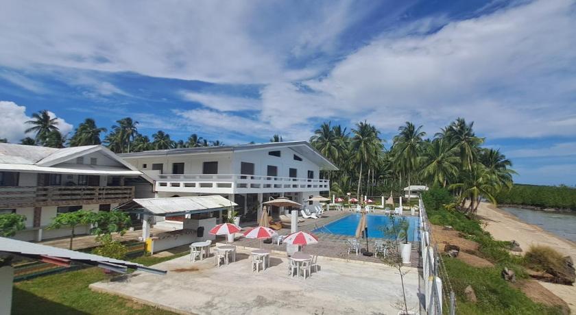la caballa beach resort bar & grill - image 7