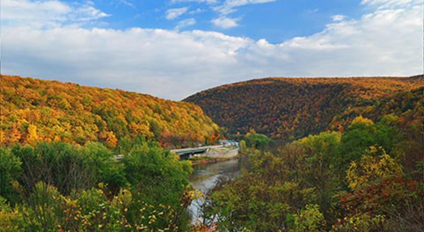 Shawnee Inn and Golf Resort