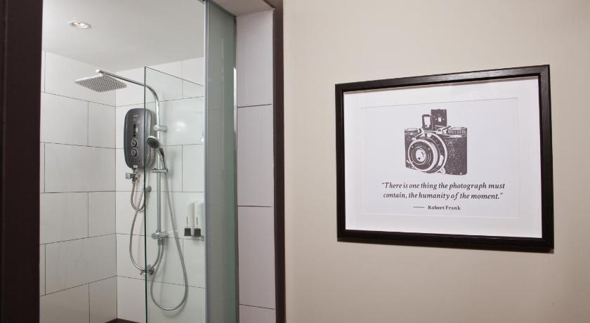 Image of Deluxe Double No Window 9