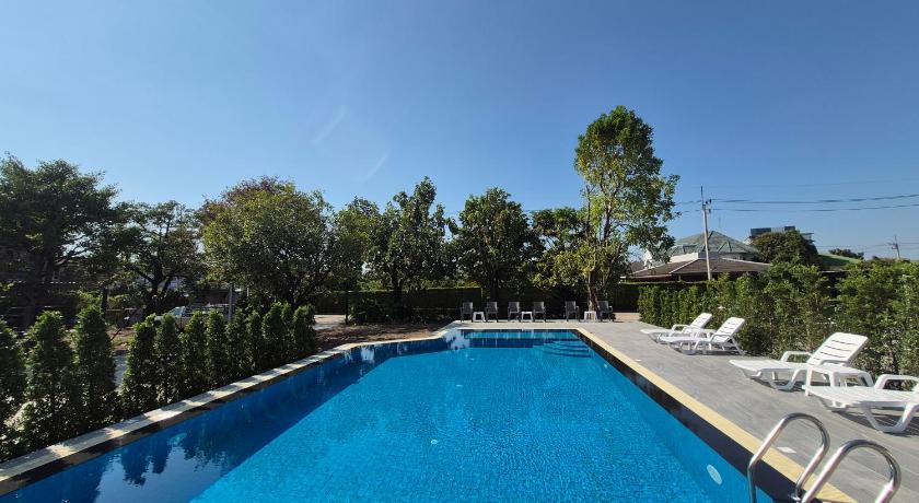 촌부리 Premier Luxe Hotel โรงแรมพรีเมียร์ลักซ์ 4성급 게스트하우스 수영장