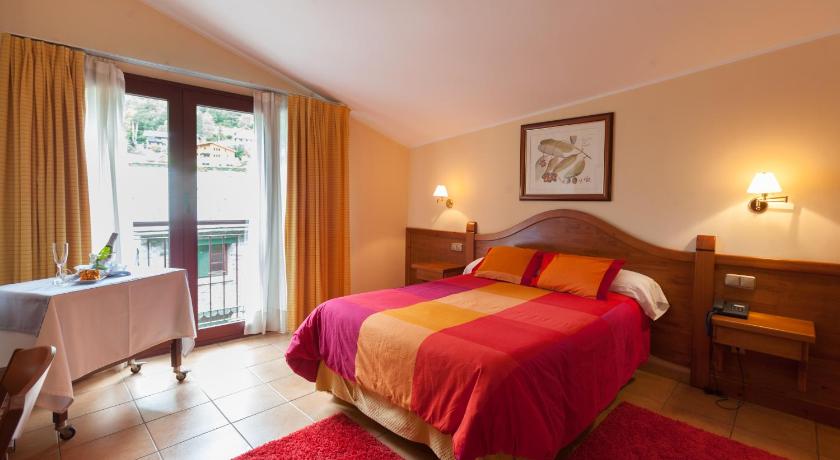 Image of Twin Room 4