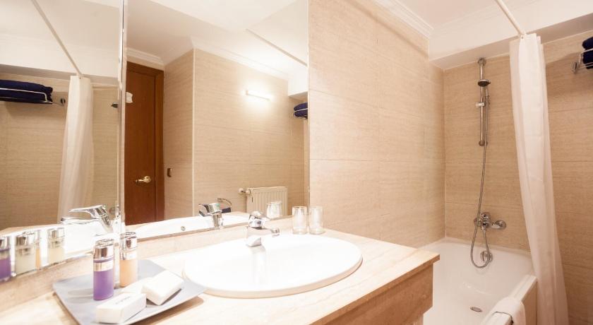 Image of Twin Room 8