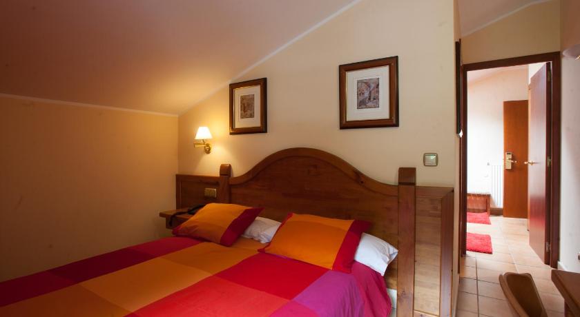 Image of Family Room (2 Adults + 2 Children) 12