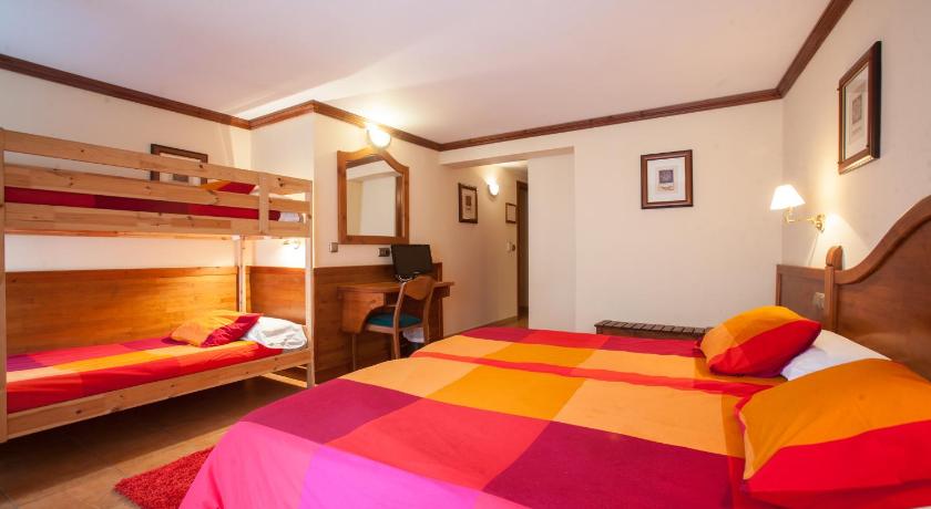 Image of Family Room (2 Adults + 2 Children) 4