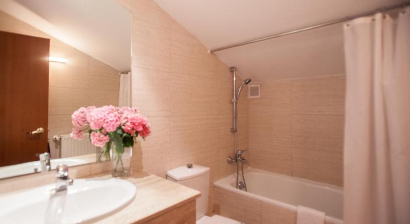 Image of Twin Room 13