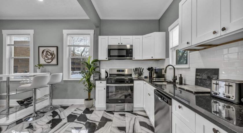 클리블랜드 (OH) Modern Luxury in Tremont - 6Bed 3bath Fee parking 4성급 숙소 스위트룸