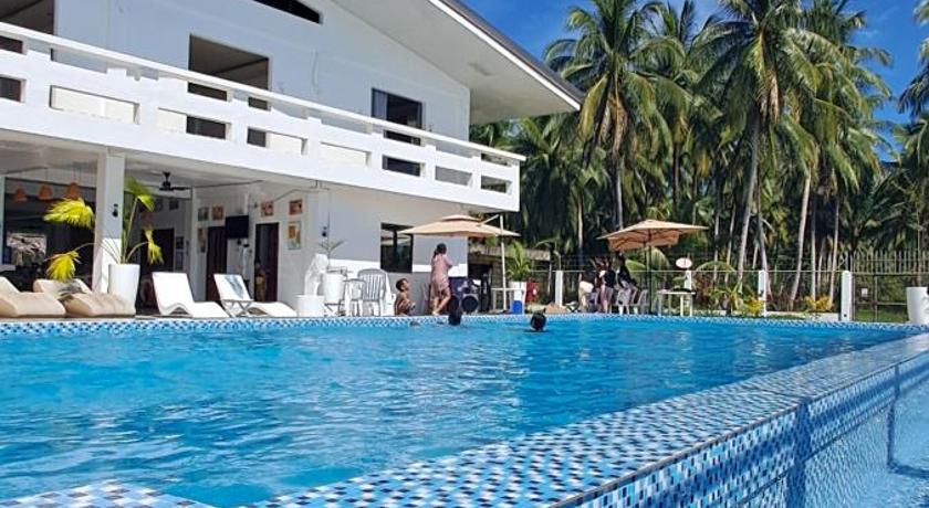 la caballa beach resort bar & grill - image 14
