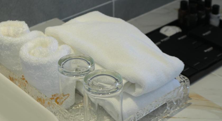 Image of Executive Suite 6