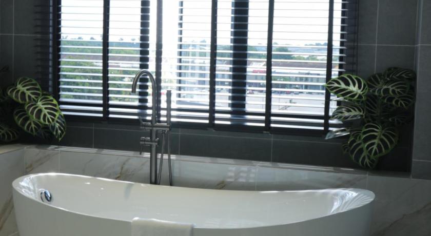 Image of Executive Suite 2