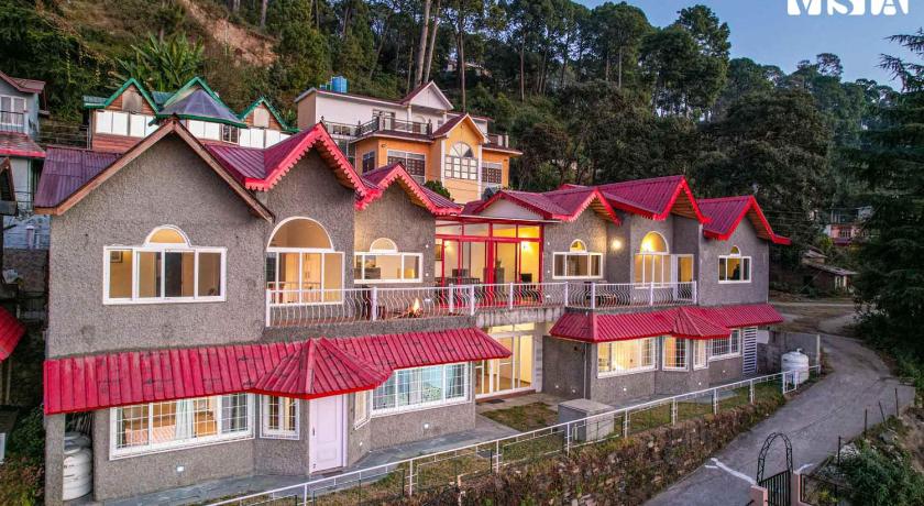 StayVista at Whispering Valley with Heater, WiFi, Lawn