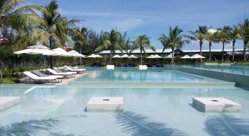 Ocean Apartment Spa & Golf Danang photo