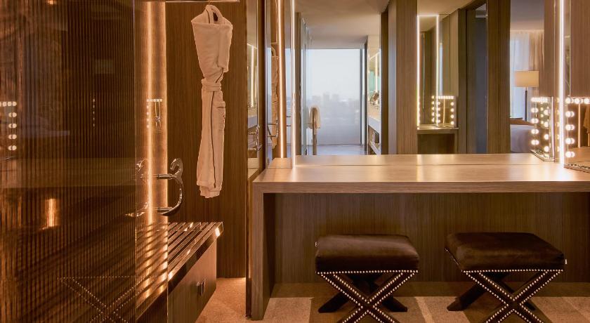 Image of Exquisite Suite with Free Wifi 14