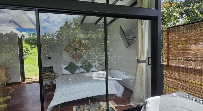 Equilibrium glamping