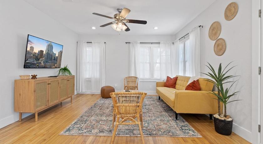 オースティン Bright Renovated ATX Home with Yard and Cowboy Pool 2つ星 宿泊施設 外観
