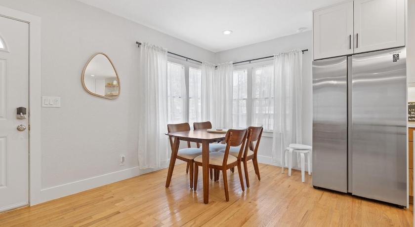 オースティン Bright Renovated ATX Home with Yard and Cowboy Pool 2つ星 宿泊施設 ロビー