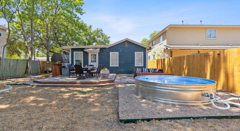 オースティン Bright Renovated ATX Home with Yard and Cowboy Pool 2つ星 宿泊施設 施設