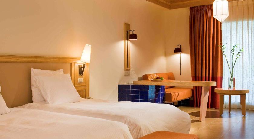 Image of Standard Room with 2 Single Beds, Garden Side, Palm Wing 6