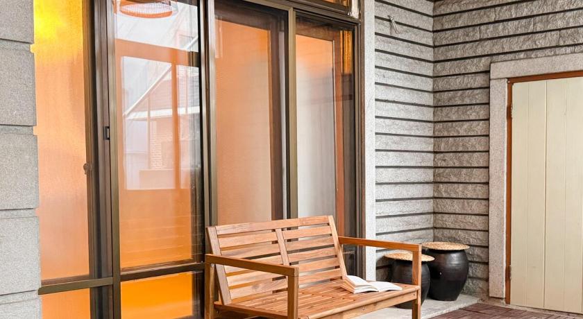 首尔 Seongsu Station Spacious 3BR House with 4 Beds 3星级 住宿 餐厅
