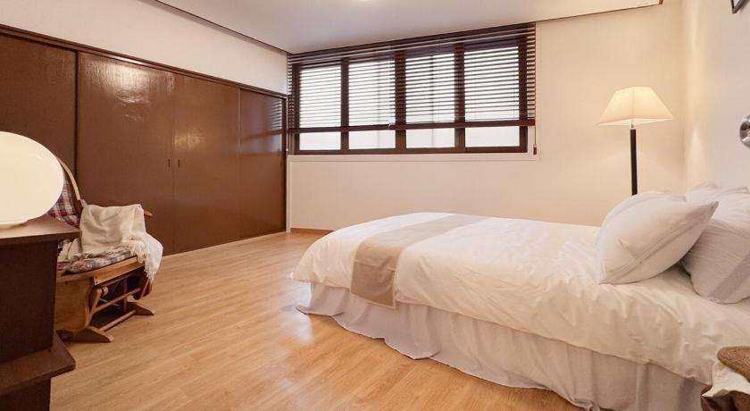 首尔 Seongsu Station Spacious 3BR House with 4 Beds 3星级 住宿 泳池
