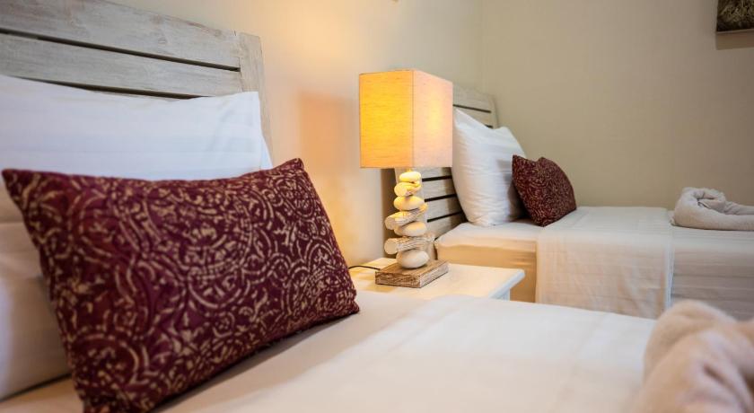 Image of Superior Bungalow 3