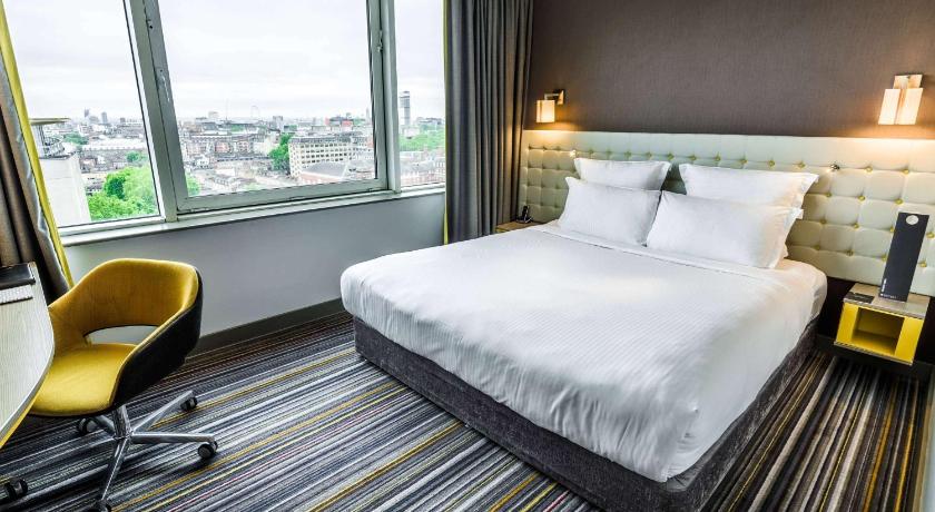 Image of Superior King Room and Sofa 0