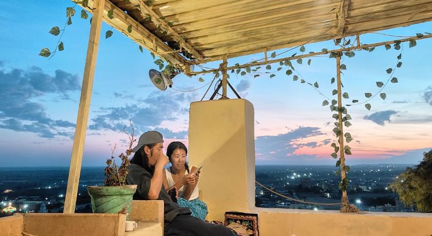 Nomadic Backpackers Hostel - image 5