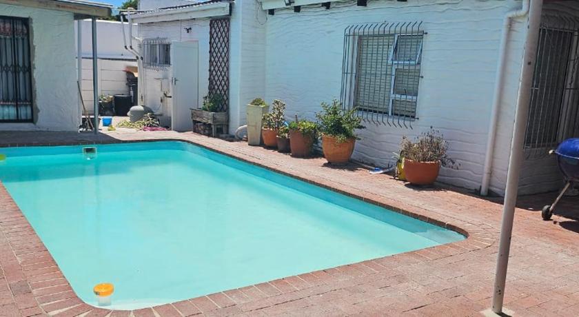 Milnerton Oak Lodge - image 7